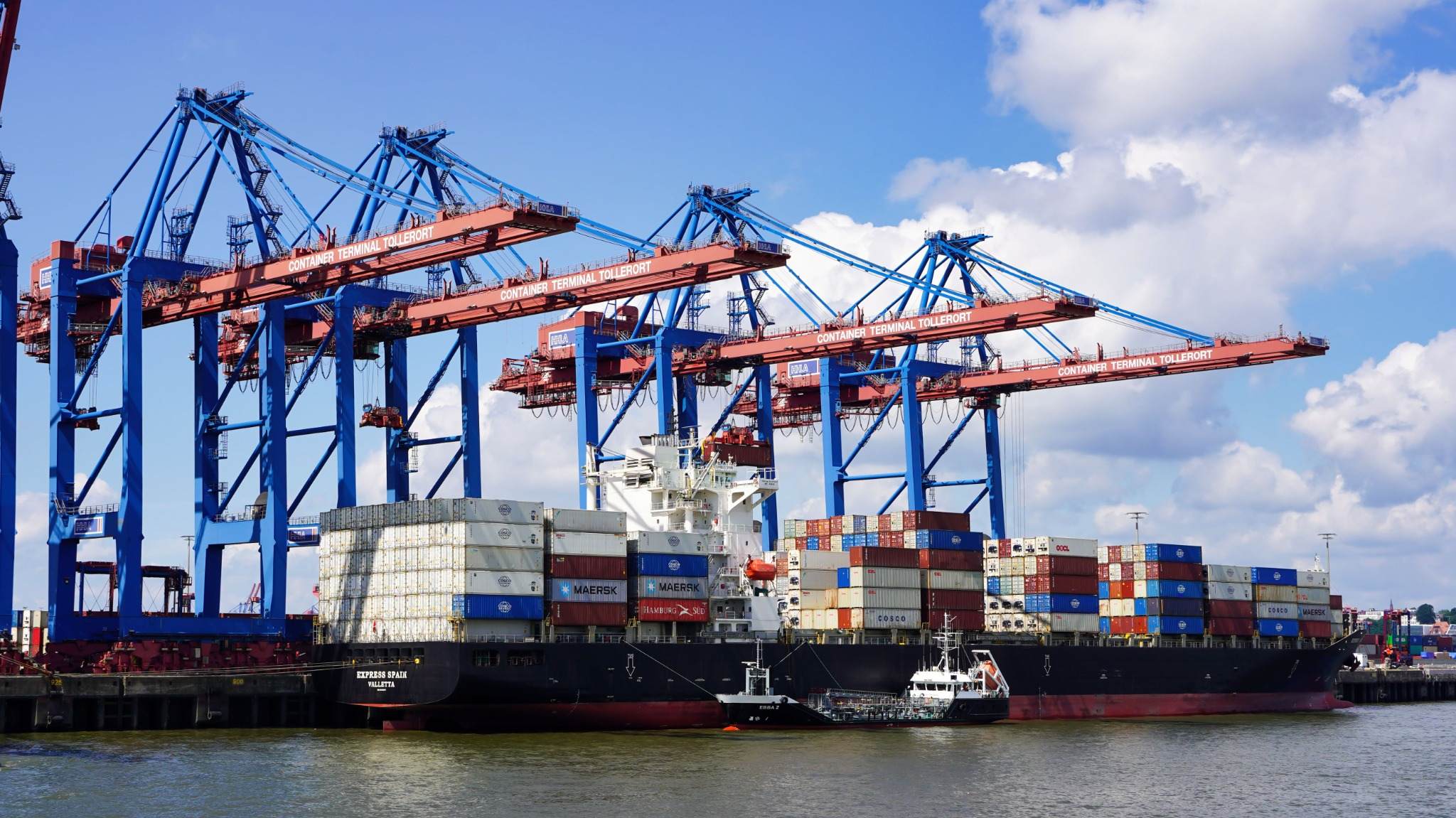 Want to <span style="color:#0091e4">reduce shipping costs</span> for
international shipments